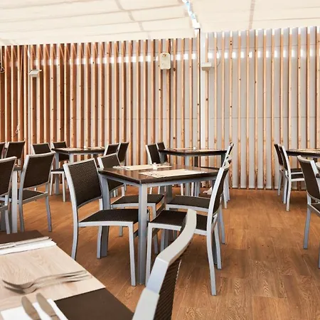 Globales Delfines 4* קאלה אן בלאנס