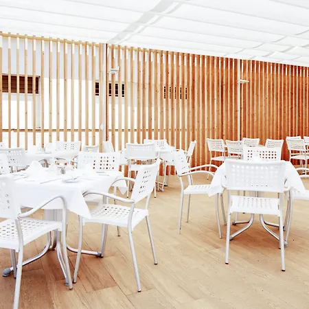 Globales Delfines מלון