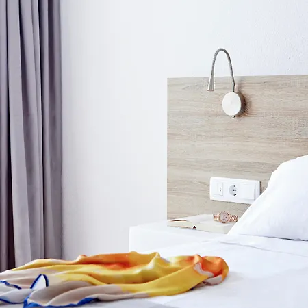 Hotel Globales Delfines Cala'N Blanes (Menorca)