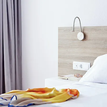 Hotel Globales Delfines Cala'N Blanes (Menorca)